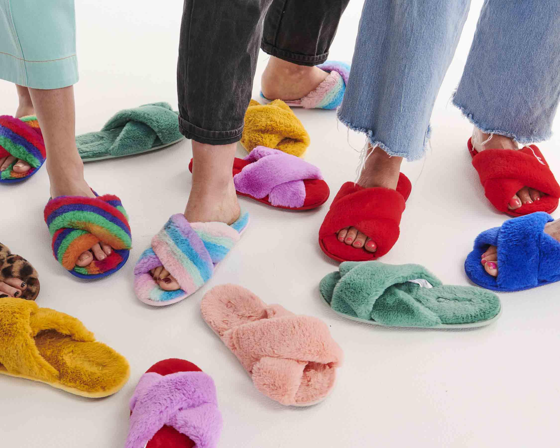 Womens Chelsea Peers Fluffy Cross Strap Slider Slippers - Pink